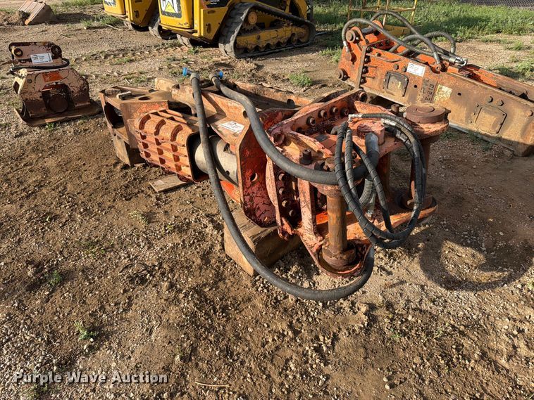 image for item EA0543 NPK M28 excavator shear