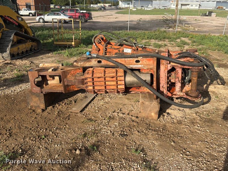 image for item EA0543 NPK M28 excavator shear