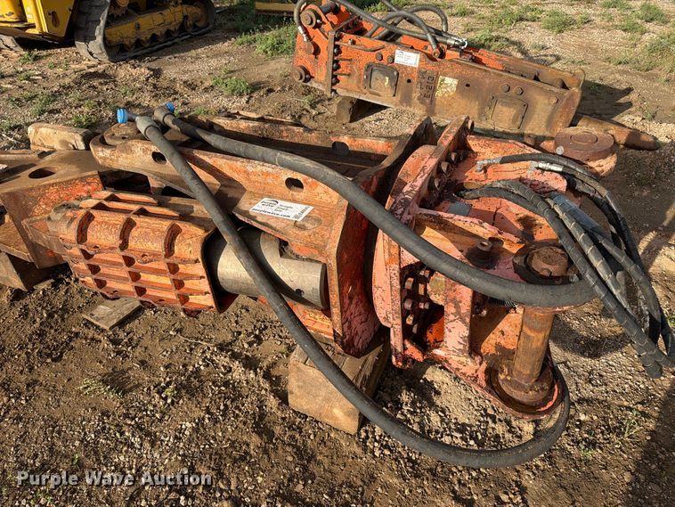 image for item EA0543 NPK M28 excavator shear