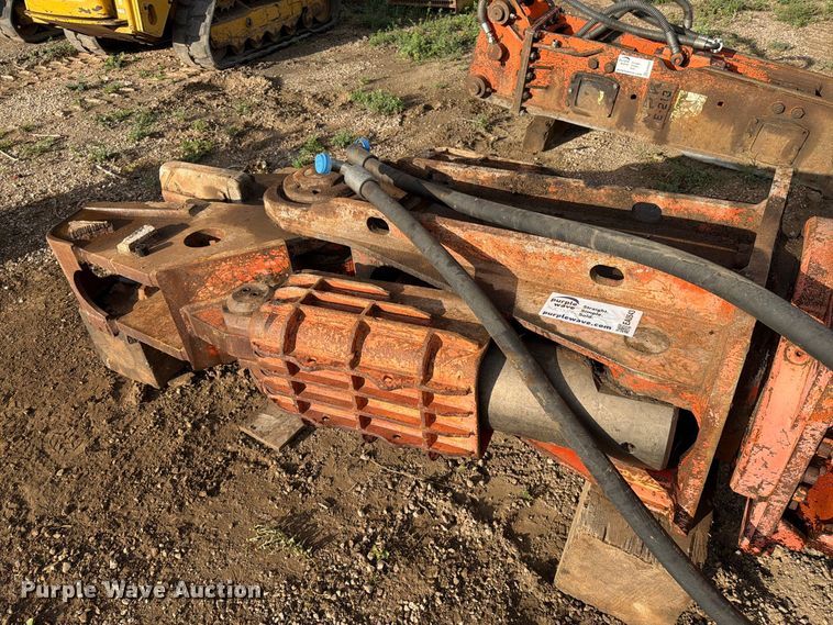 image for item EA0543 NPK M28 excavator shear