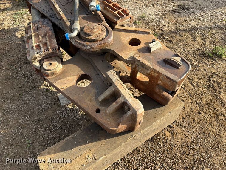 image for item EA0543 NPK M28 excavator shear