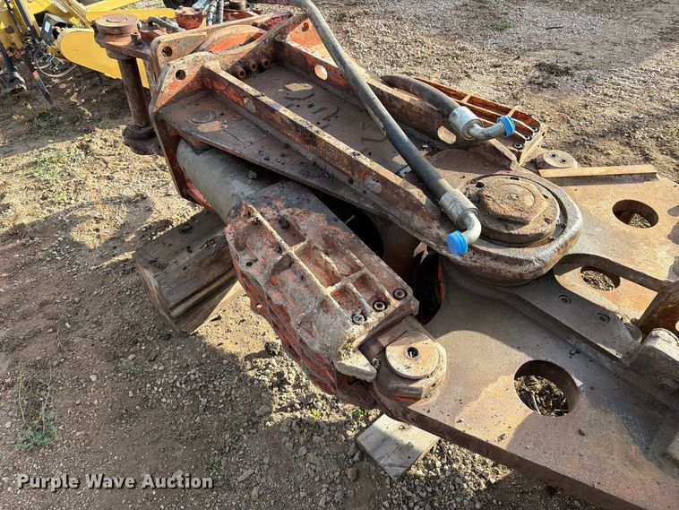 image for item EA0543 NPK M28 excavator shear