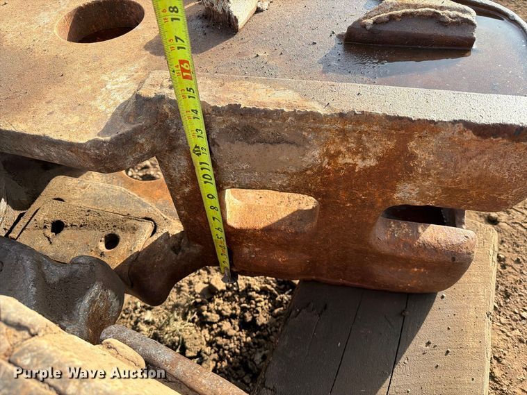 image for item EA0543 NPK M28 excavator shear