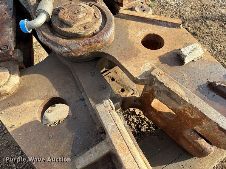 image for item EA0543 NPK M28 excavator shear