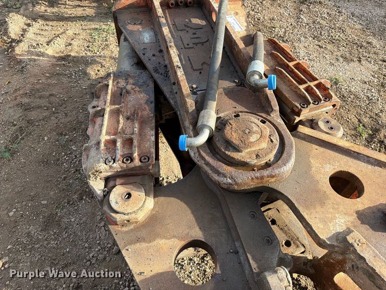 image for item EA0543 NPK M28 excavator shear
