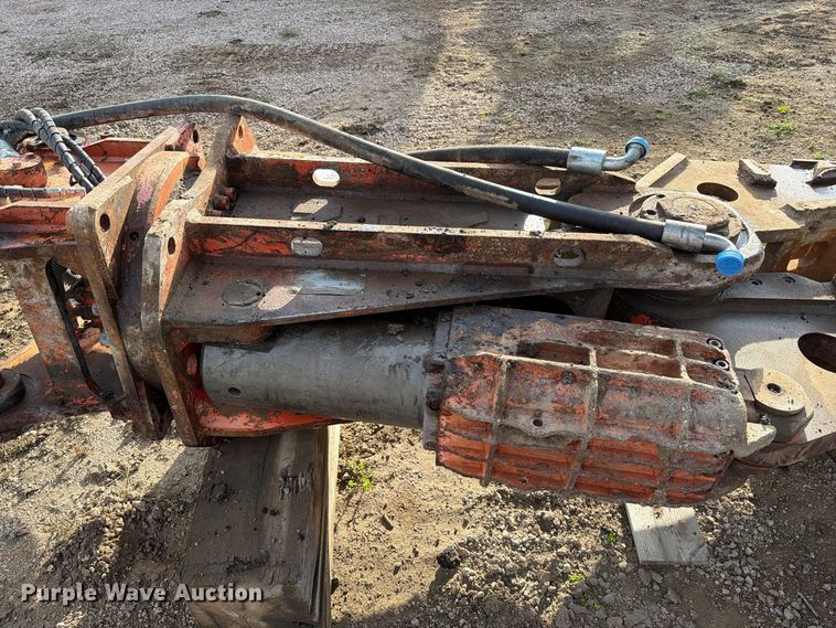 image for item EA0543 NPK M28 excavator shear
