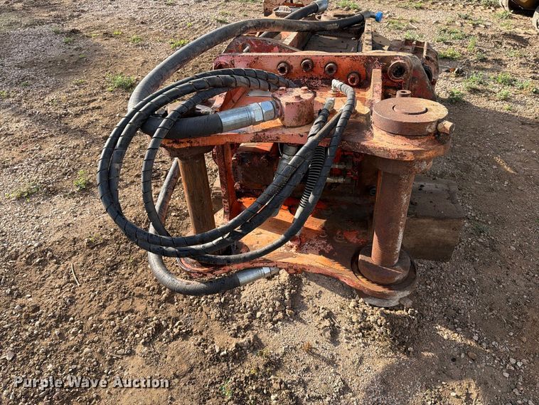 image for item EA0543 NPK M28 excavator shear
