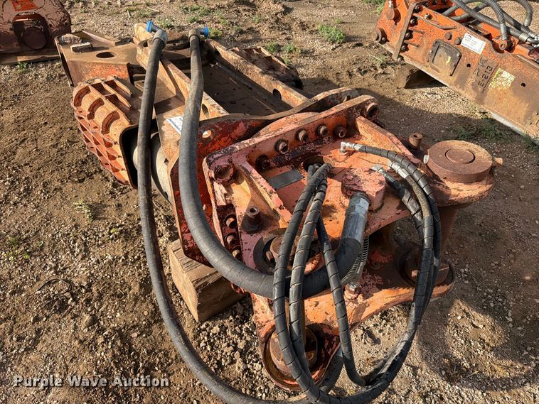 image for item EA0543 NPK M28 excavator shear