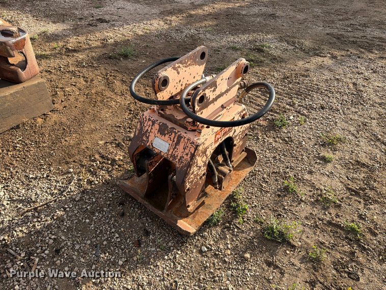 image for item EA0544 NPK C-4B plate compactor