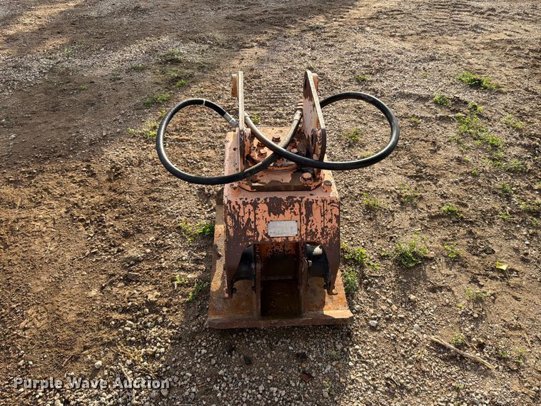 image for item EA0544 NPK C-4B plate compactor