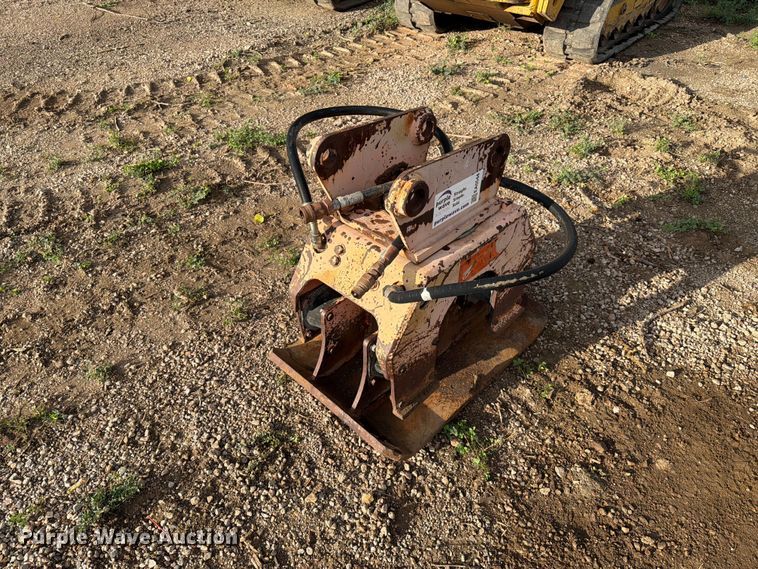 image for item EA0544 NPK C-4B plate compactor