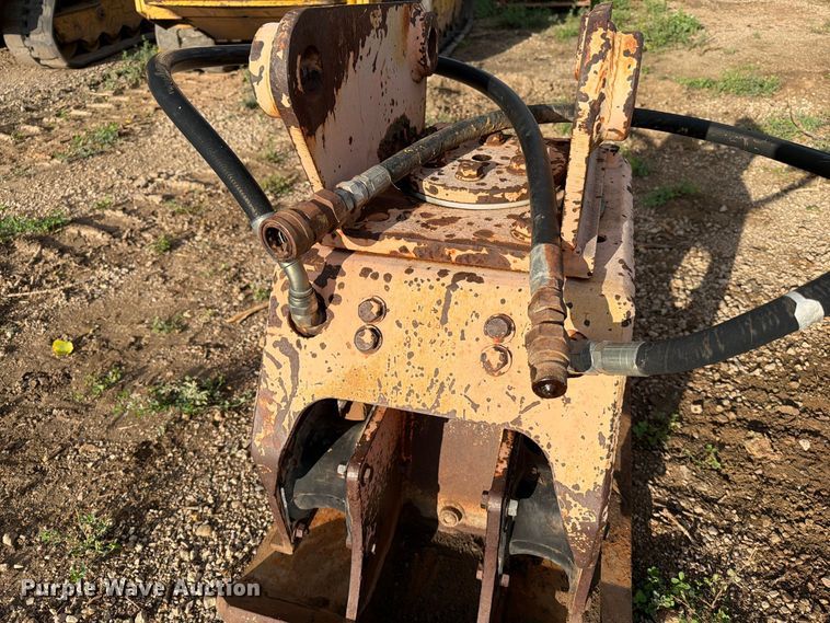 image for item EA0544 NPK C-4B plate compactor
