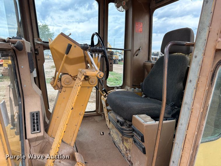 image for item EA0546 1982 Caterpillar 140G motor grader