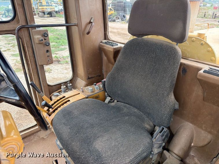 image for item EA0546 1982 Caterpillar 140G motor grader