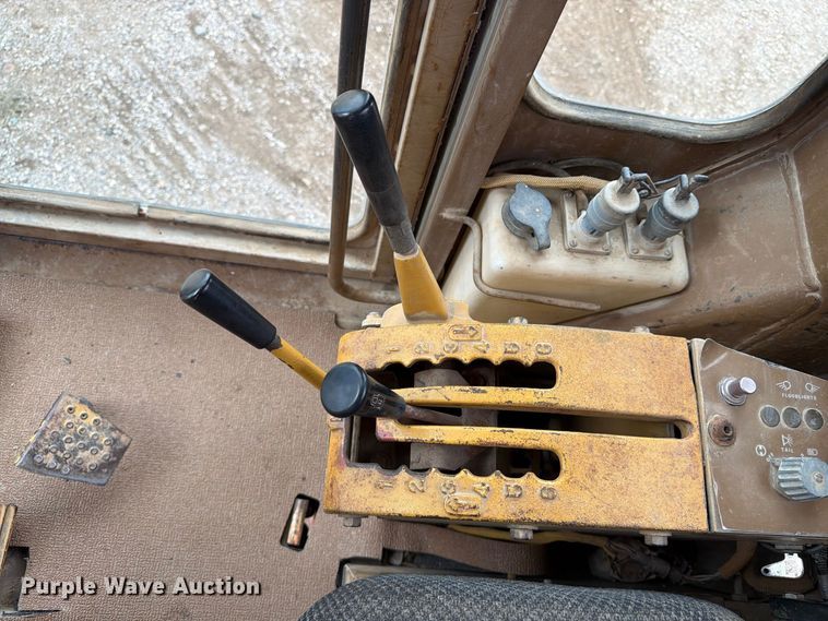 image for item EA0546 1982 Caterpillar 140G motor grader
