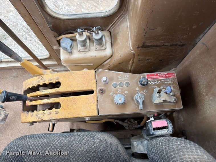 image for item EA0546 1982 Caterpillar 140G motor grader
