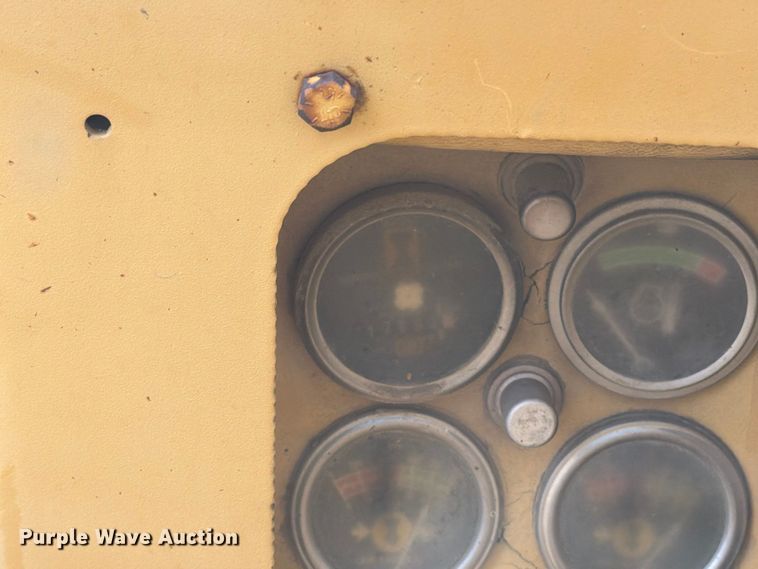 image for item EA0546 1982 Caterpillar 140G motor grader