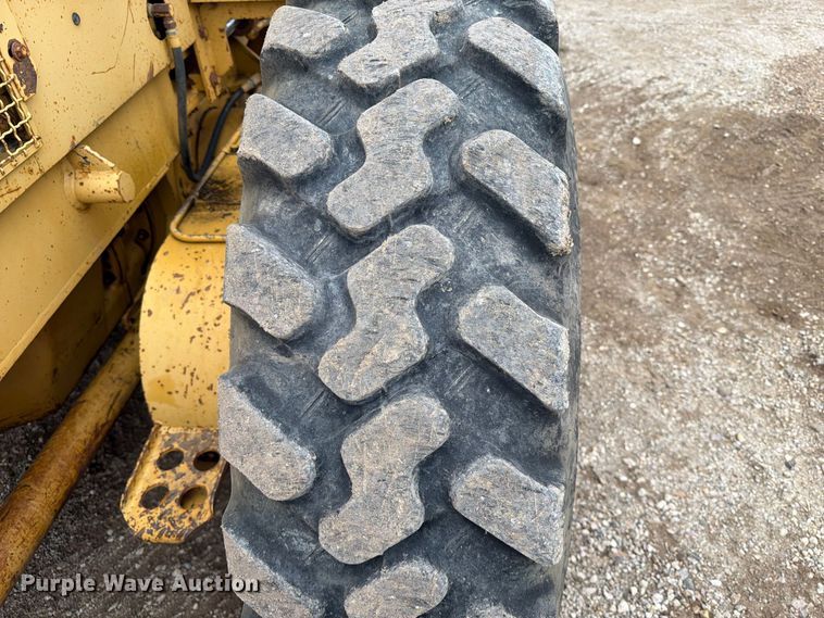 image for item EA0546 1982 Caterpillar 140G motor grader