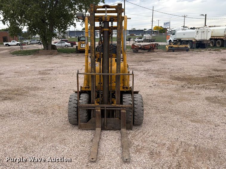 image for item EA0547 Towmotor 601PG5024 forklift