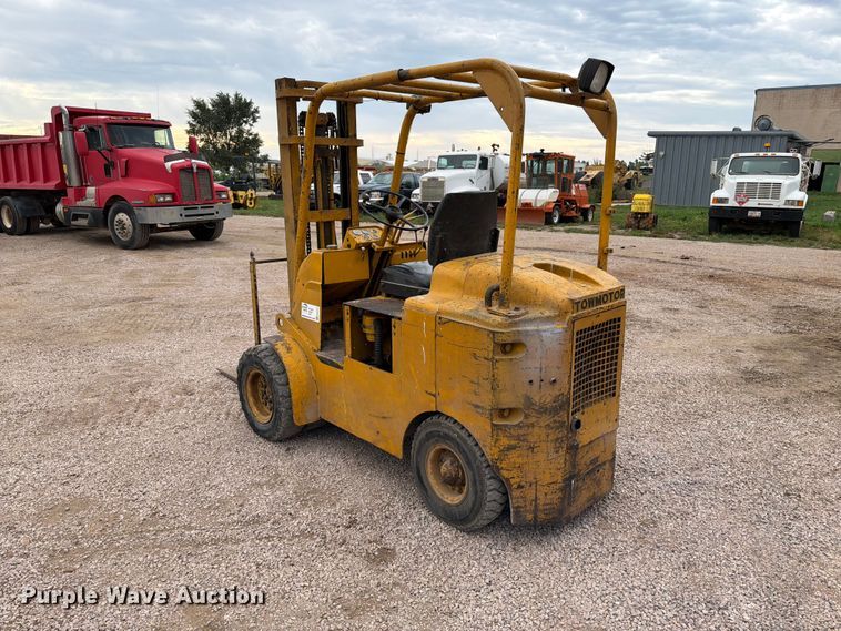 image for item EA0547 Towmotor 601PG5024 forklift
