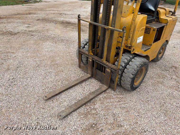 image for item EA0547 Towmotor 601PG5024 forklift