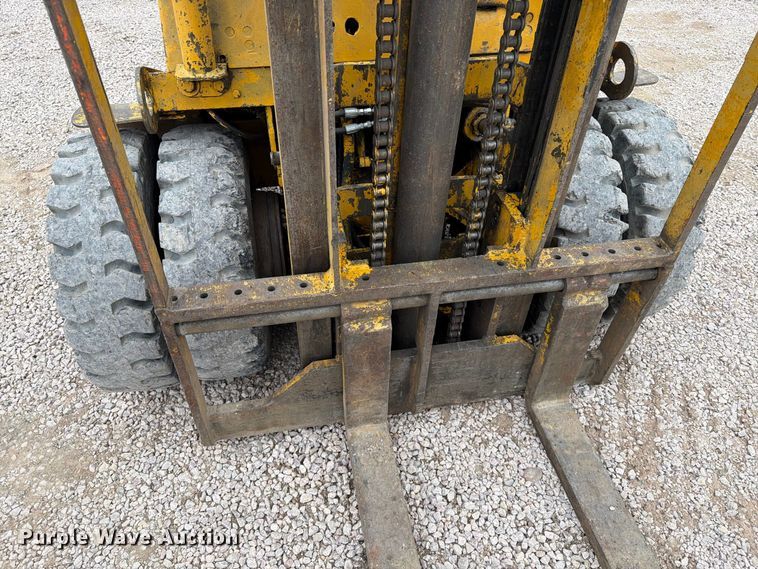 image for item EA0547 Towmotor 601PG5024 forklift