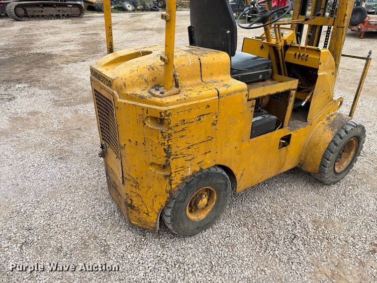 image for item EA0547 Towmotor 601PG5024 forklift