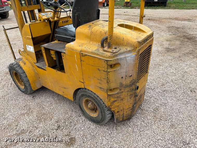 image for item EA0547 Towmotor 601PG5024 forklift