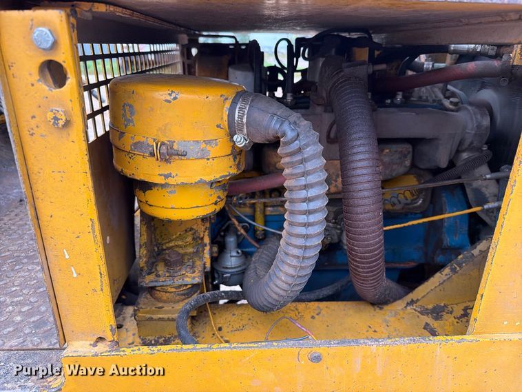 image for item EA0547 Towmotor 601PG5024 forklift