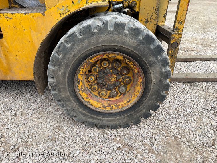 image for item EA0547 Towmotor 601PG5024 forklift