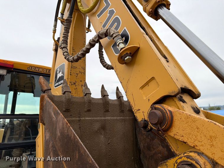 image for item EA0549 1993 John Deere 710D backhoe