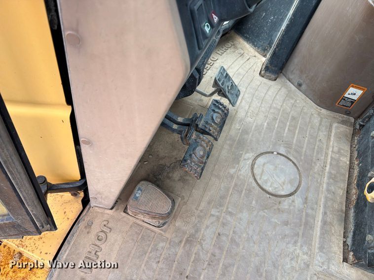 image for item EA0549 1993 John Deere 710D backhoe