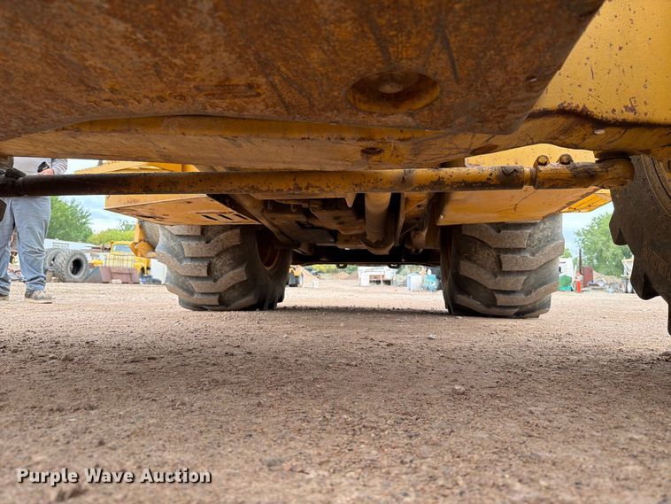 image for item EA0549 1993 John Deere 710D backhoe