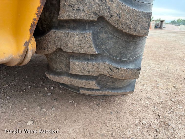 image for item EA0549 1993 John Deere 710D backhoe