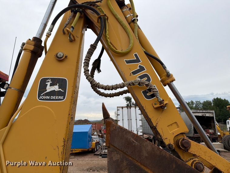 image for item EA0549 1993 John Deere 710D backhoe