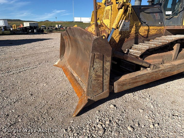 image for item EA0553 2001 Komatsu D155AX-5 dozer