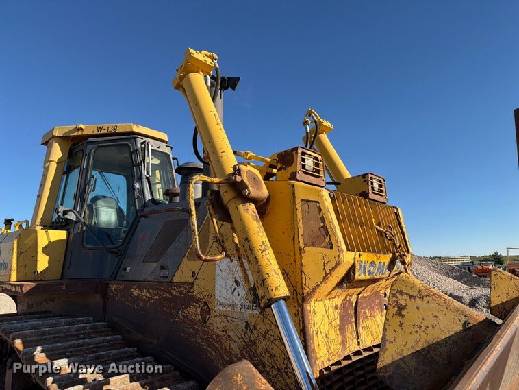 image for item EA0553 2001 Komatsu D155AX-5 dozer