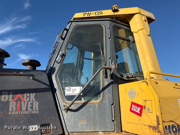 image for item EA0553 2001 Komatsu D155AX-5 dozer