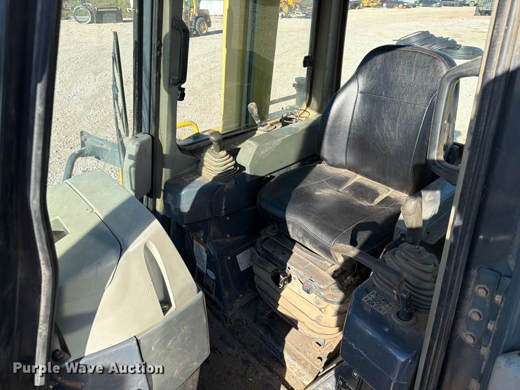 image for item EA0553 2001 Komatsu D155AX-5 dozer