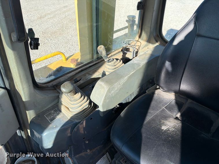 image for item EA0553 2001 Komatsu D155AX-5 dozer