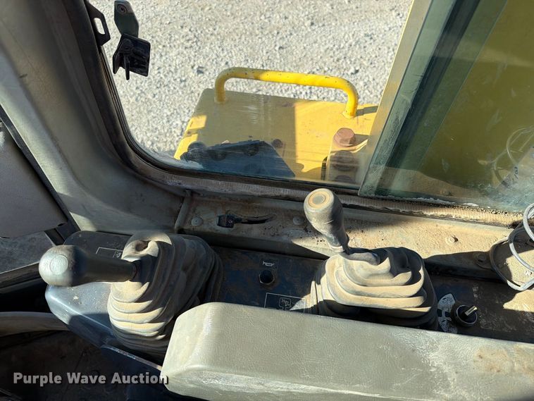 image for item EA0553 2001 Komatsu D155AX-5 dozer