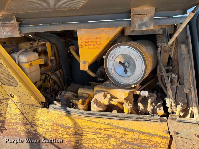 image for item EA0553 2001 Komatsu D155AX-5 dozer