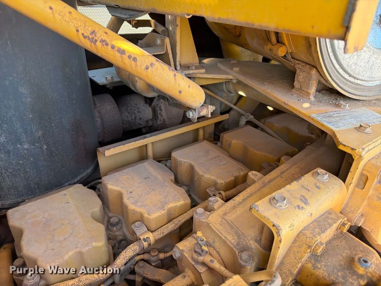 image for item EA0553 2001 Komatsu D155AX-5 dozer