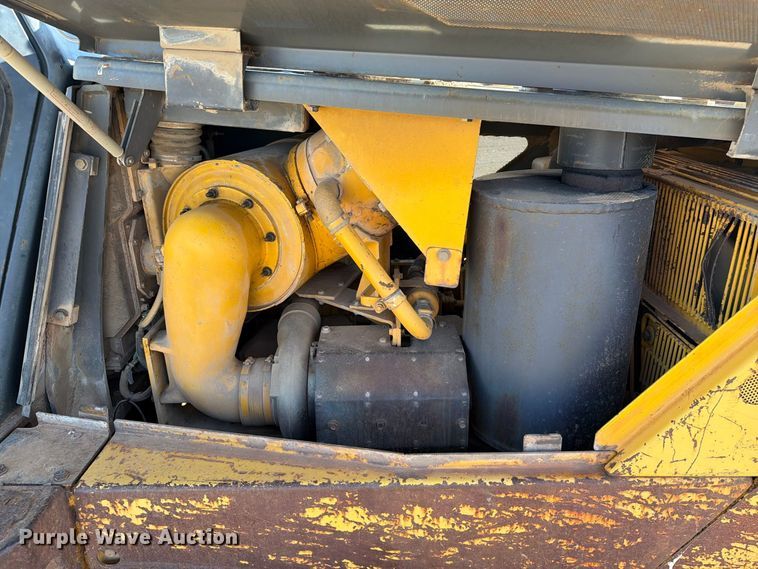 image for item EA0553 2001 Komatsu D155AX-5 dozer