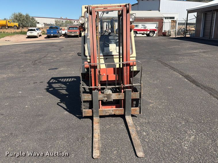 image for item EA0555 Nissan PH02 forklift
