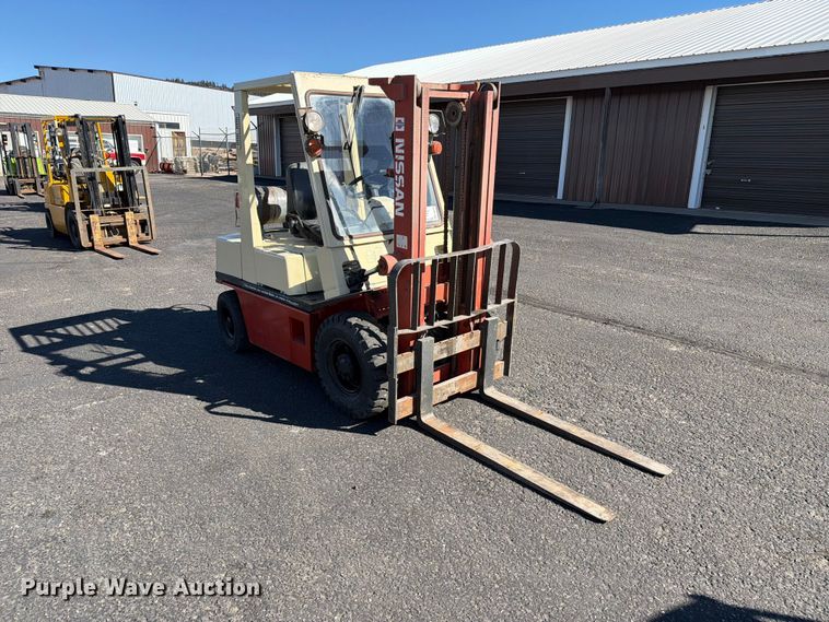 image for item EA0555 Nissan PH02 forklift