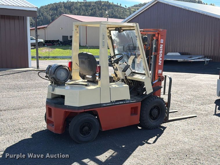 image for item EA0555 Nissan PH02 forklift