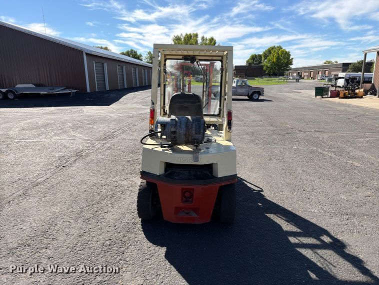 image for item EA0555 Nissan PH02 forklift