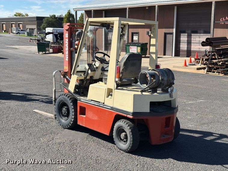 image for item EA0555 Nissan PH02 forklift