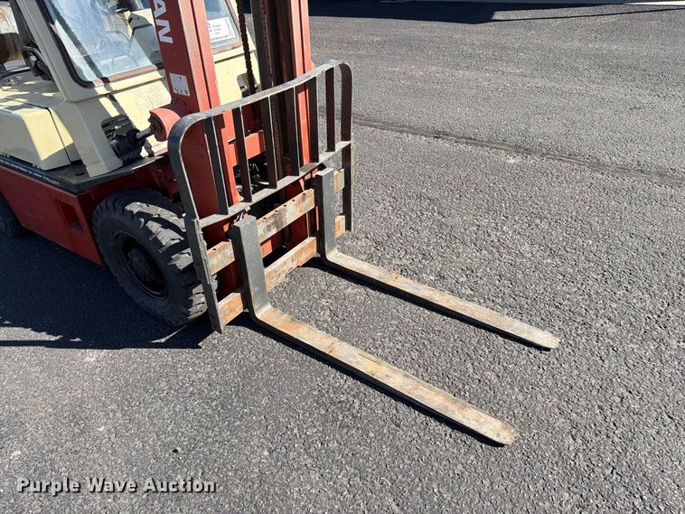 image for item EA0555 Nissan PH02 forklift
